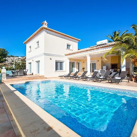 Malibu Villa *
