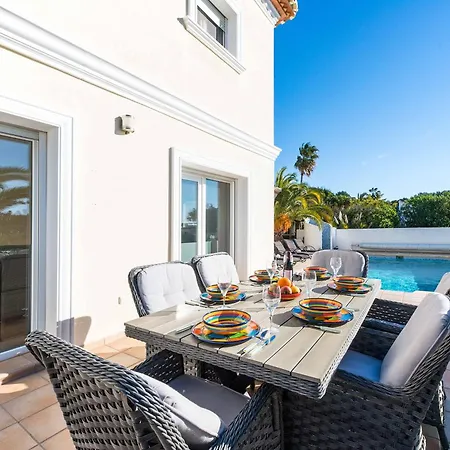 Malibu Villa *
